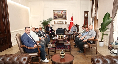 İzmir Servisciler Odası Olarak İzmir Valimiz Sayın Yavuz Selim Köşger' i ziyaret ettik